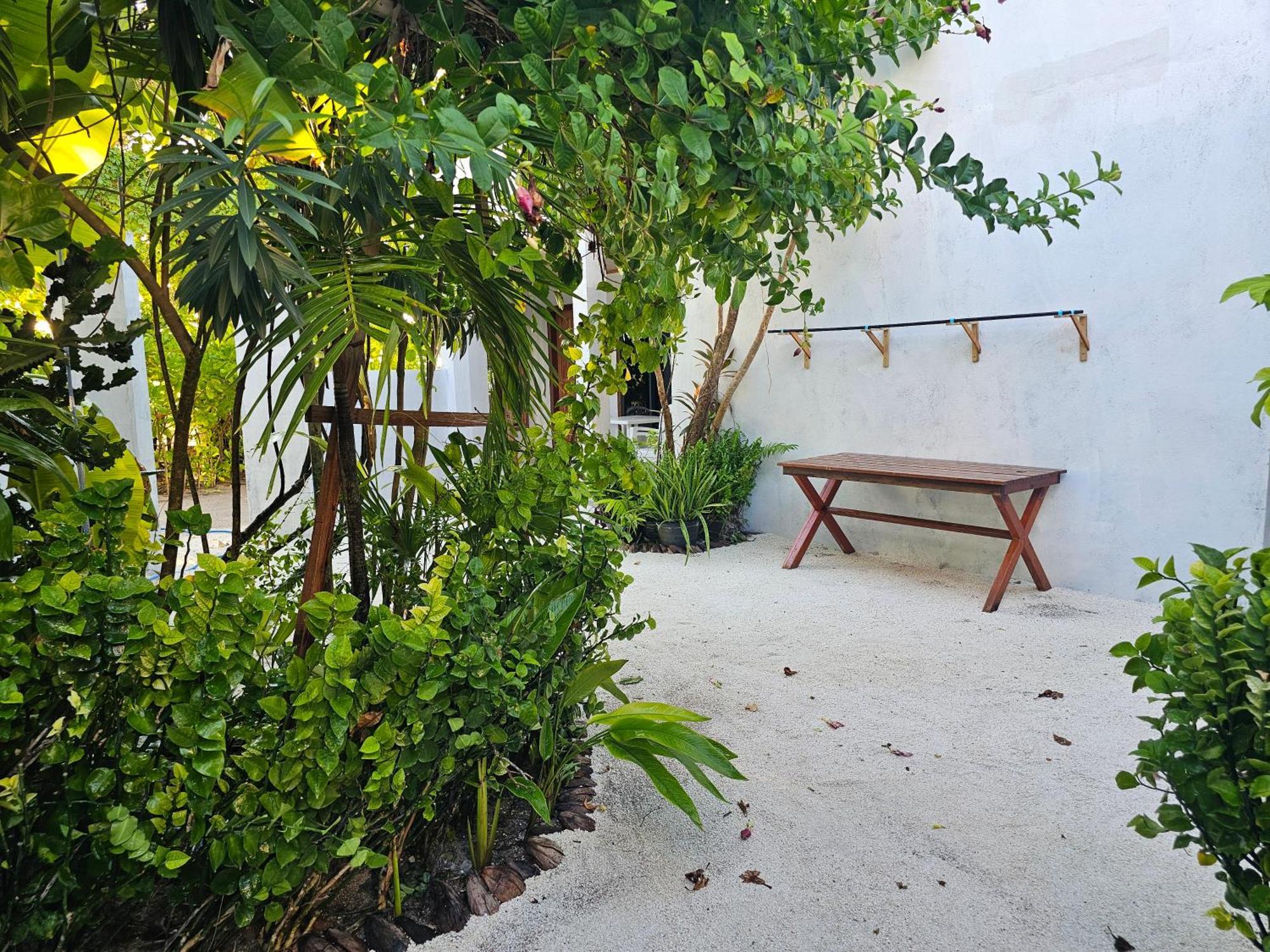 Sunset Beach View Dhangethi Esterno foto